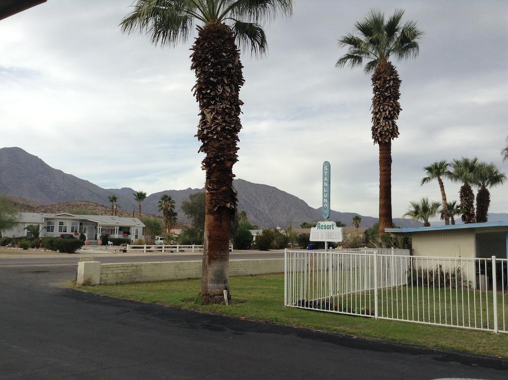 Stanlunds Inn And Suites Borrego Springs Exterior photo